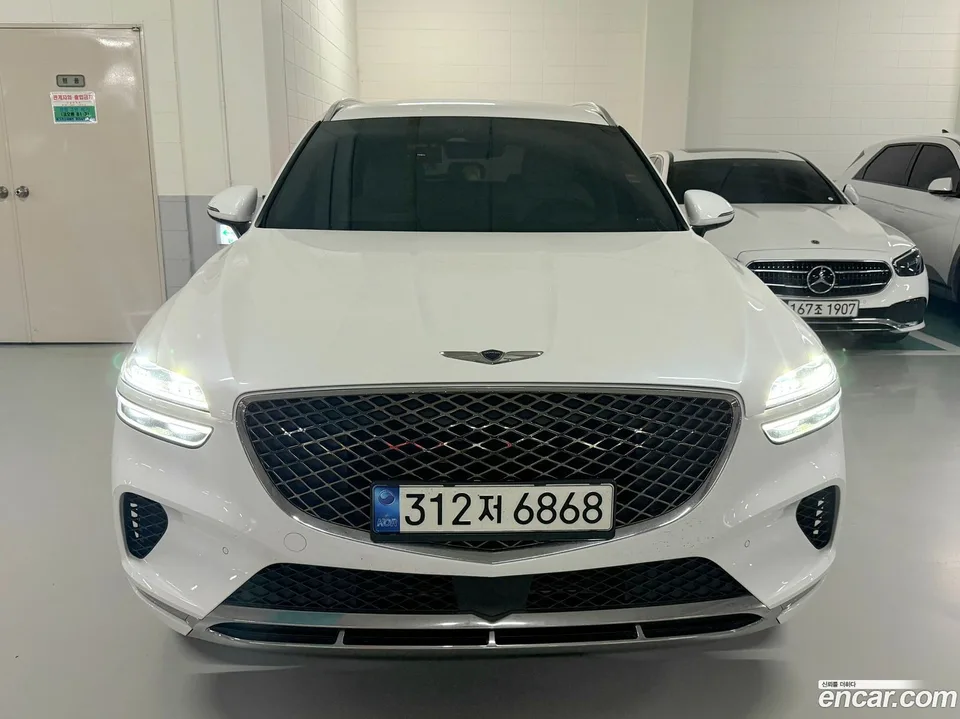 Genesis GV70 2.5T 2WD 2022 — фото 1, купить с доставкой в Москву