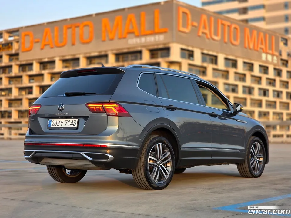 Volkswagen Tiguan Allspace 2.0 TSI 2023 — миниатюра 2