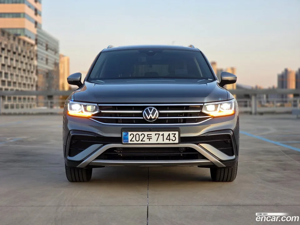 Volkswagen Tiguan Allspace 2.0 TSI 2023 — миниатюра 3