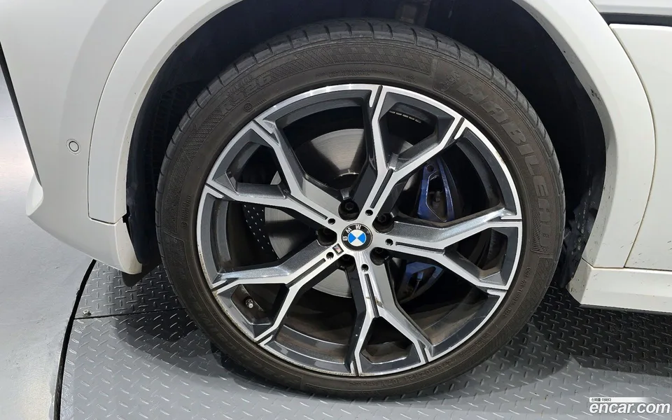 BMW X6 xDrive40i M 2023 — миниатюра 2