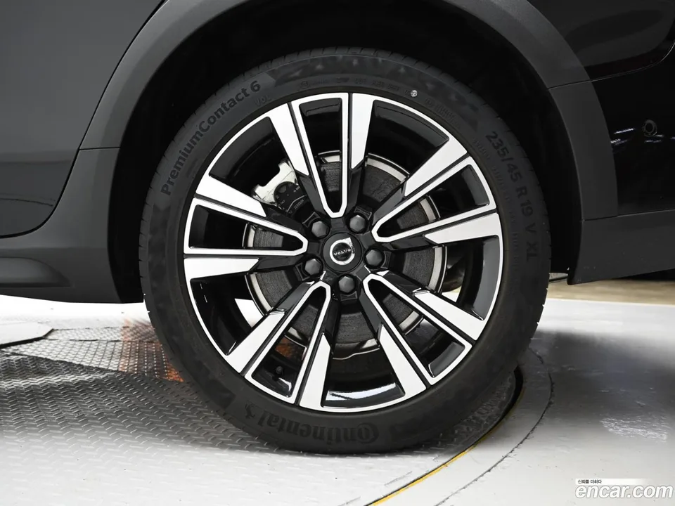 Volvo V60 Cross Country B5 AWD 2024 — миниатюра 2