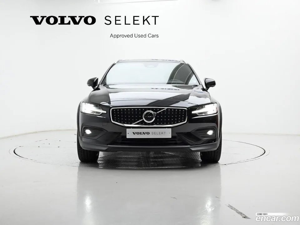 Volvo V60 Cross Country B5 AWD 2024 — миниатюра 3