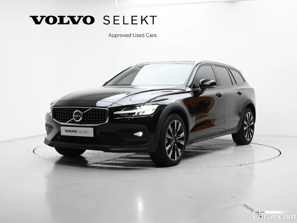 Volvo V60 Cross Country B5 AWD 2024 — фото 1, купить с доставкой в Москву