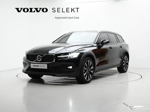 Volvo V60 Cross Country 2024 buy in Moscow
