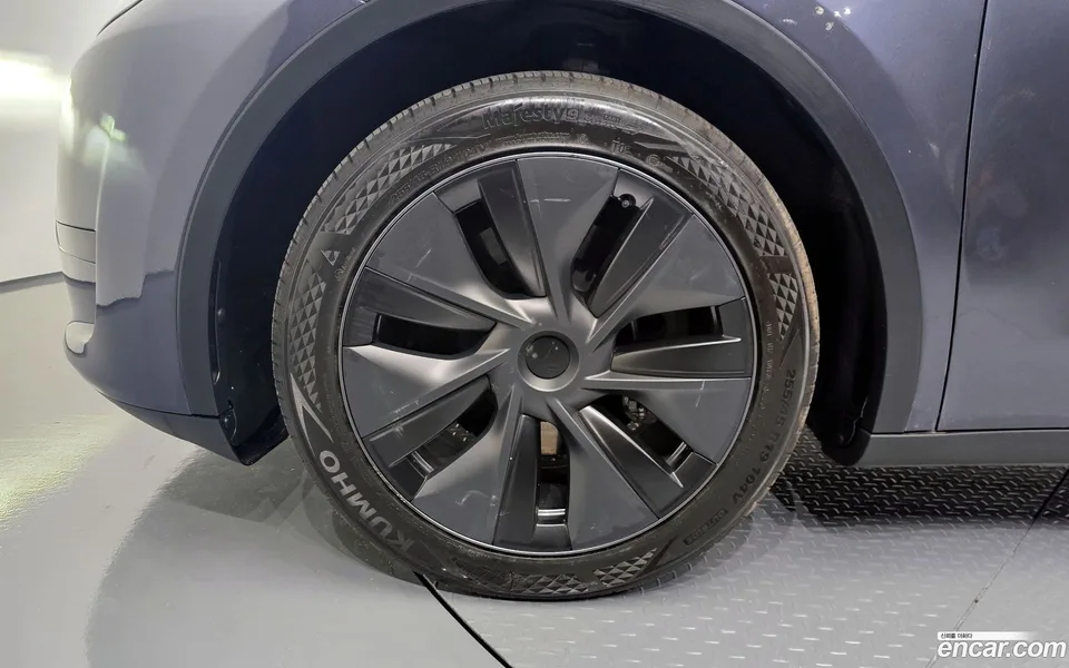 Tesla Model Y RWD 2024 — миниатюра 2