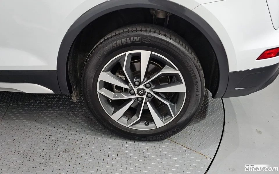 Audi Q5 45 TFSI 2023 — миниатюра 2