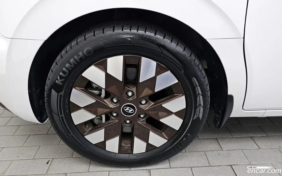 Hyundai Staria 2WD 2024 — миниатюра 2
