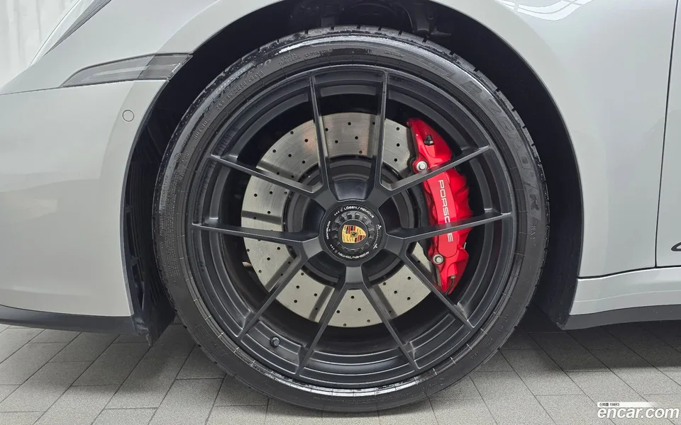 Porsche 911 (992) GTS 2025 — миниатюра 5