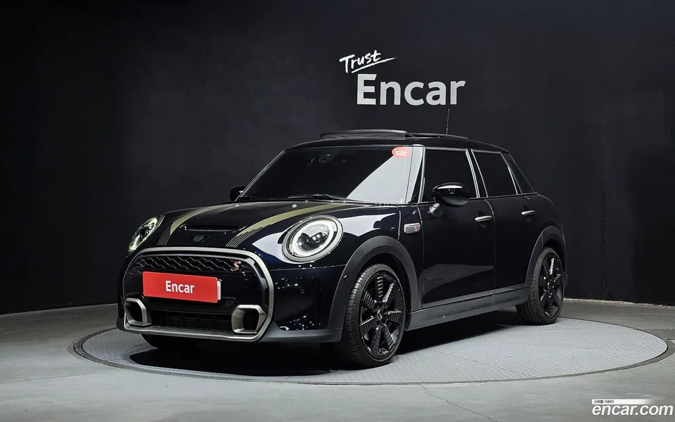 MINI Cooper S 5 2023 — фото 1, купить с доставкой в Москву