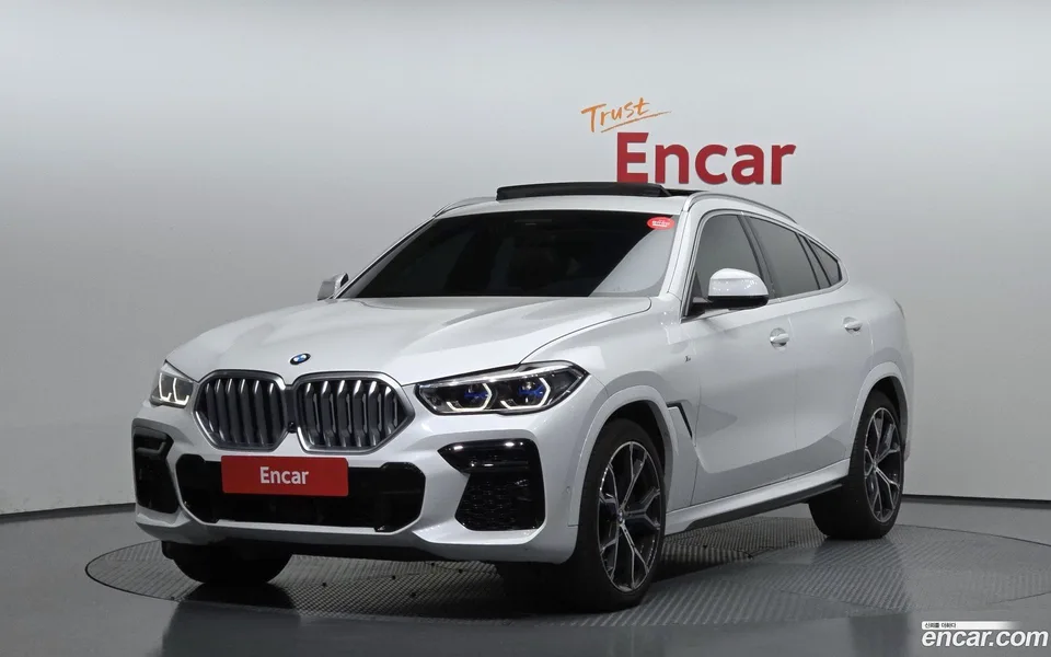 BMW X6 xDrive40i M 2023 — фото 1, купить с доставкой в Москву