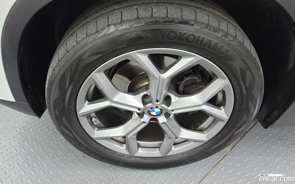 BMW X4 xDrive20i xLine 2023 — миниатюра 2