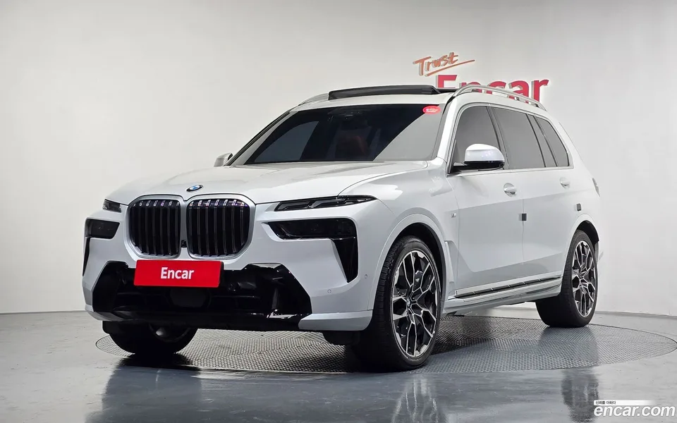 BMW X7 xDrive 40i M 7 2023 — фото 1, купить с доставкой в Москву