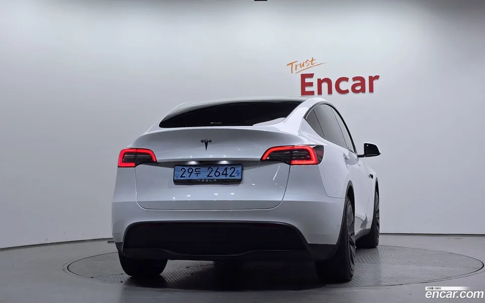 Tesla Model Y RWD 2023 — миниатюра 4