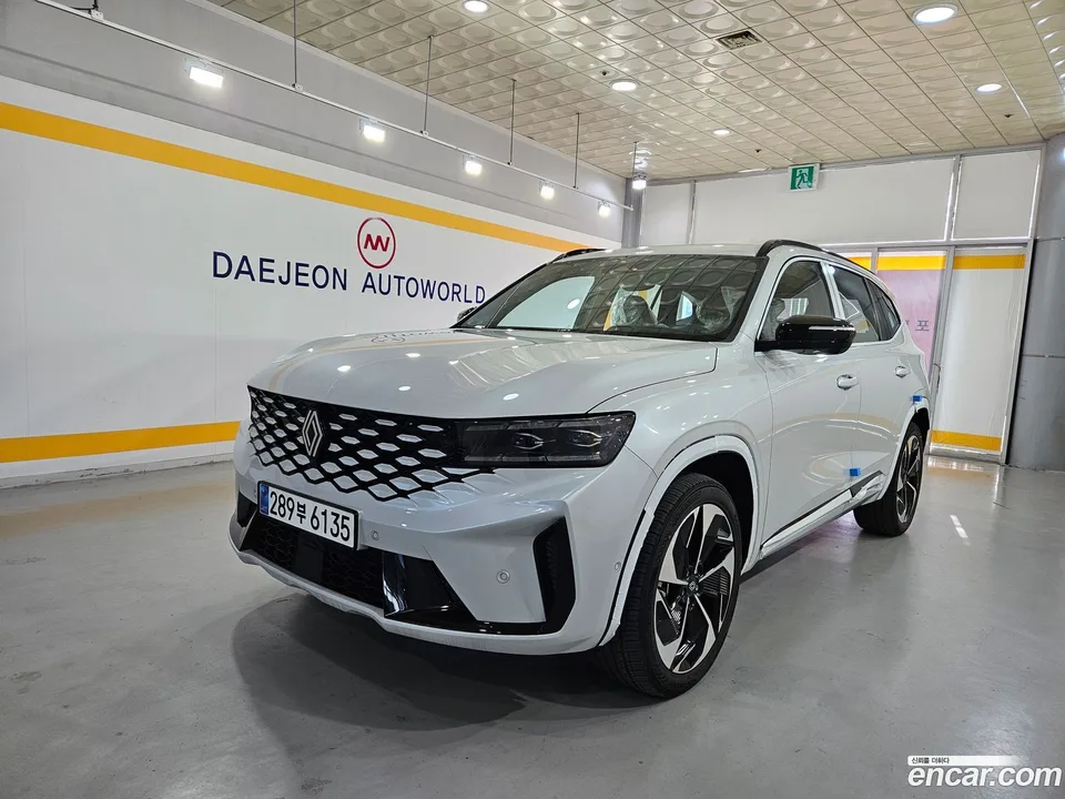 Renault Samsung Grand Koleos 1.5 E-TECH 2WD 2025 — фото 1, купить с доставкой в Москву