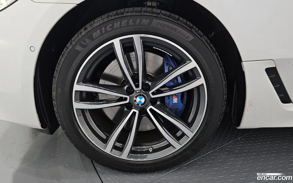BMW 6 Series GT 620d xDrive M 2022 — миниатюра 5