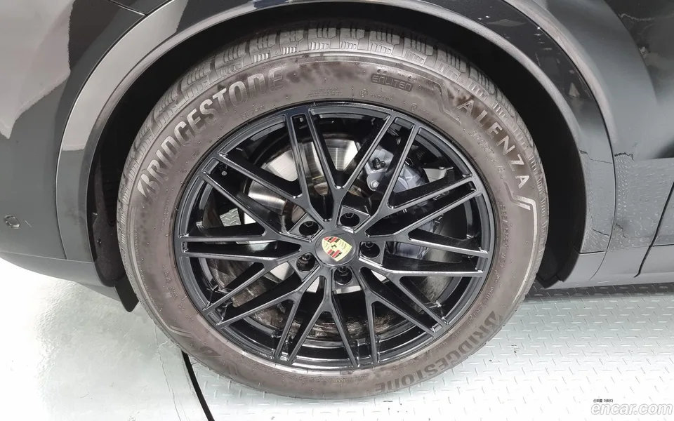 Porsche Cayenne 3.0 2024 — миниатюра 2