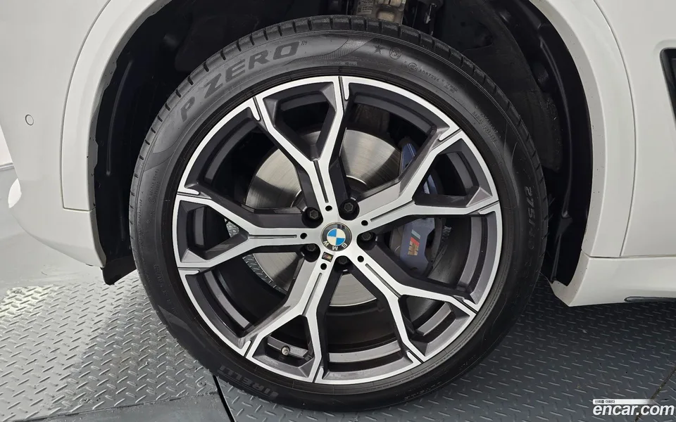 BMW X5 xDrive 40i M 2023 — миниатюра 2