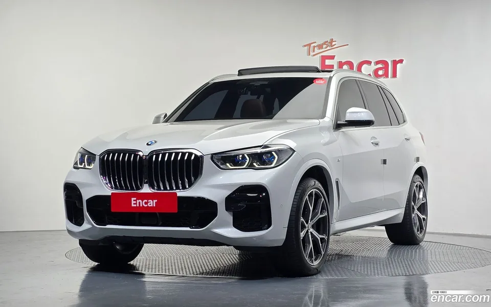 BMW X5 xDrive 40i M 2023 — фото 1, купить с доставкой в Москву