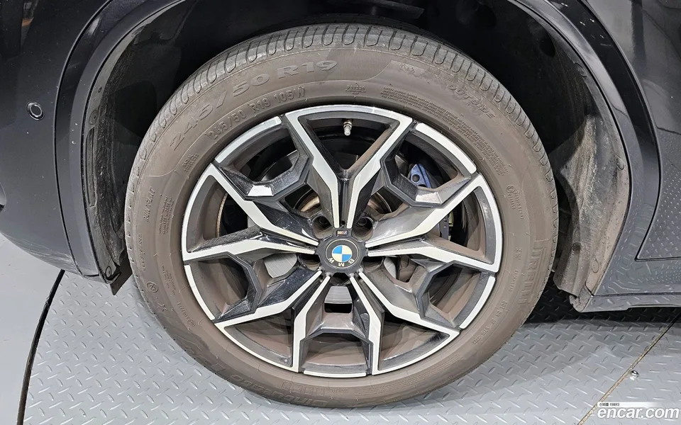 BMW X4 xDrive20i M 2023 — миниатюра 5