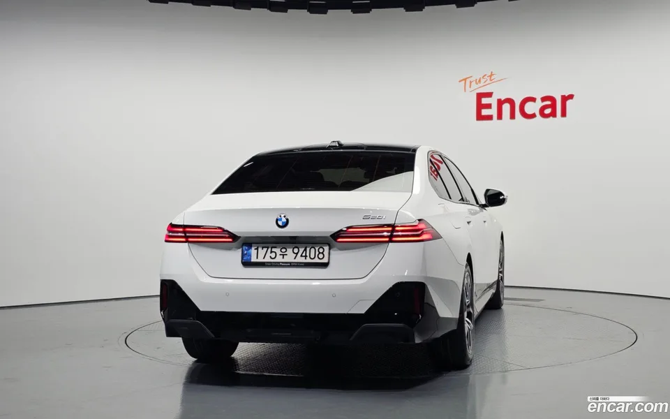 BMW 5 Series 520i M 2023 — миниатюра 4