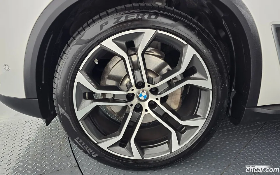 BMW X5 xDrive 40i xLine 2023 — миниатюра 2