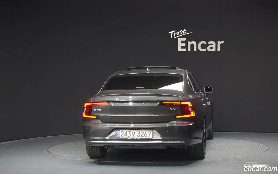 Volvo S90 B6 AWD 2023 — миниатюра 4