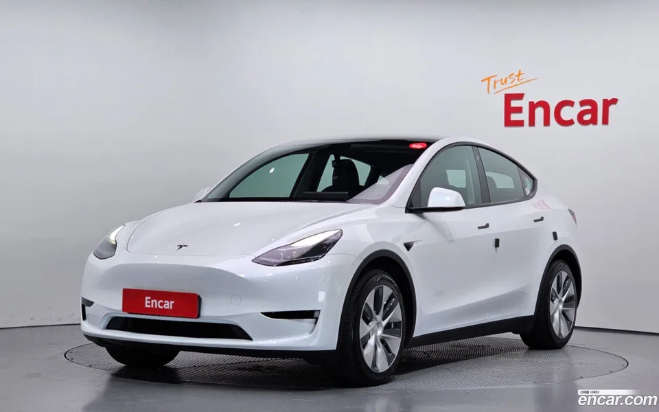 Tesla Model Y RWD 2023 — фото 1, купить с доставкой в Москву