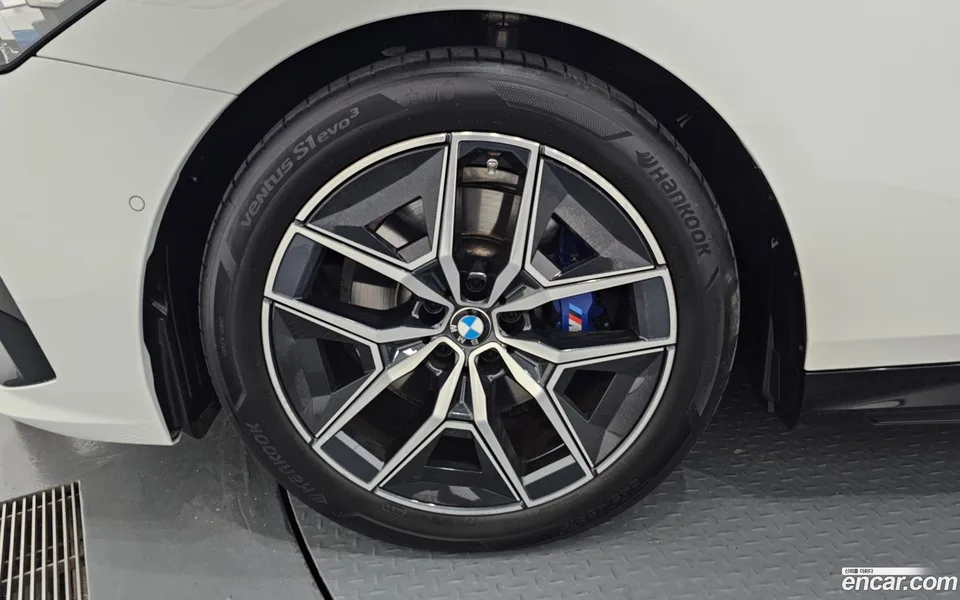 BMW 5 Series 520i M 2023 — миниатюра 5