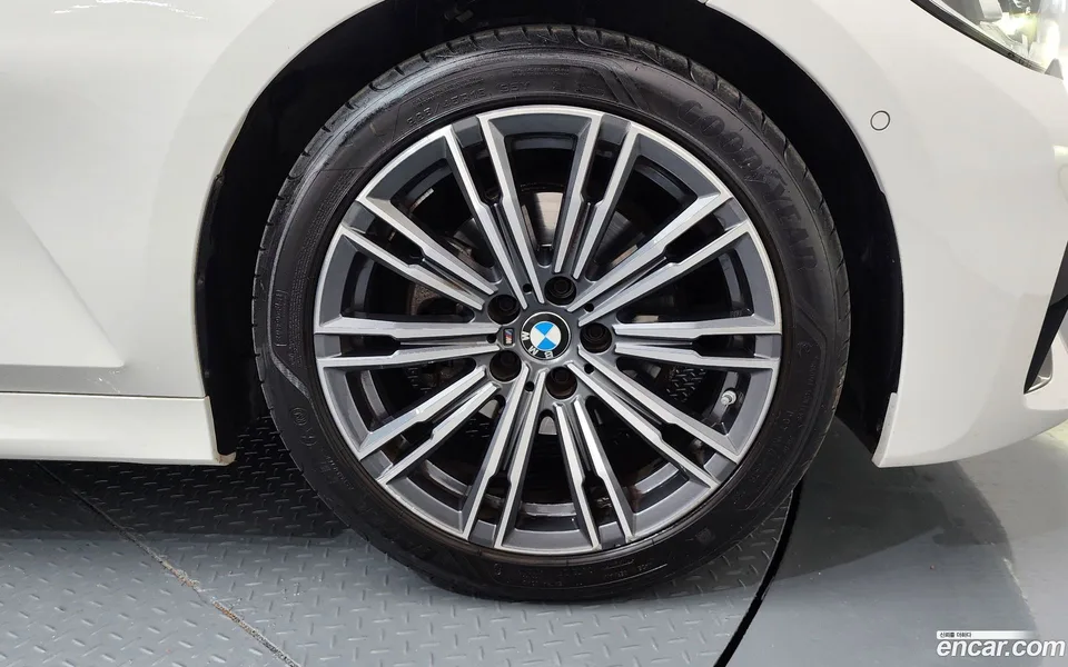 BMW 3 Series 320i M 2022 — миниатюра 5