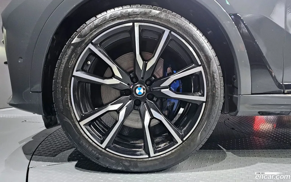 BMW X7 xDrive 40i M 6 2022 — миниатюра 2