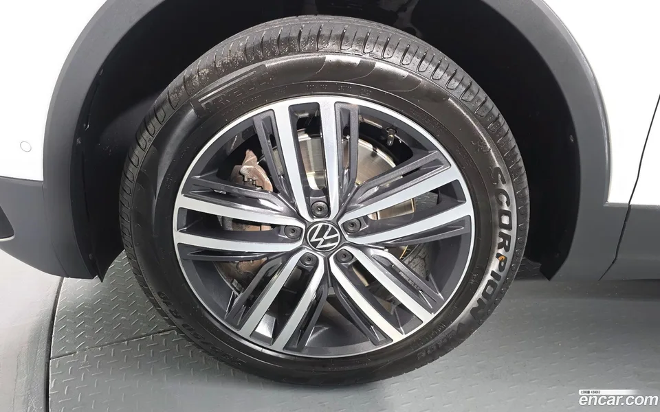 Volkswagen Tiguan Allspace 2.0 TSI 2023 — миниатюра 2