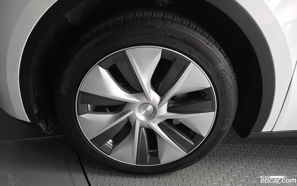 Tesla Model Y AWD 2022 — миниатюра 2
