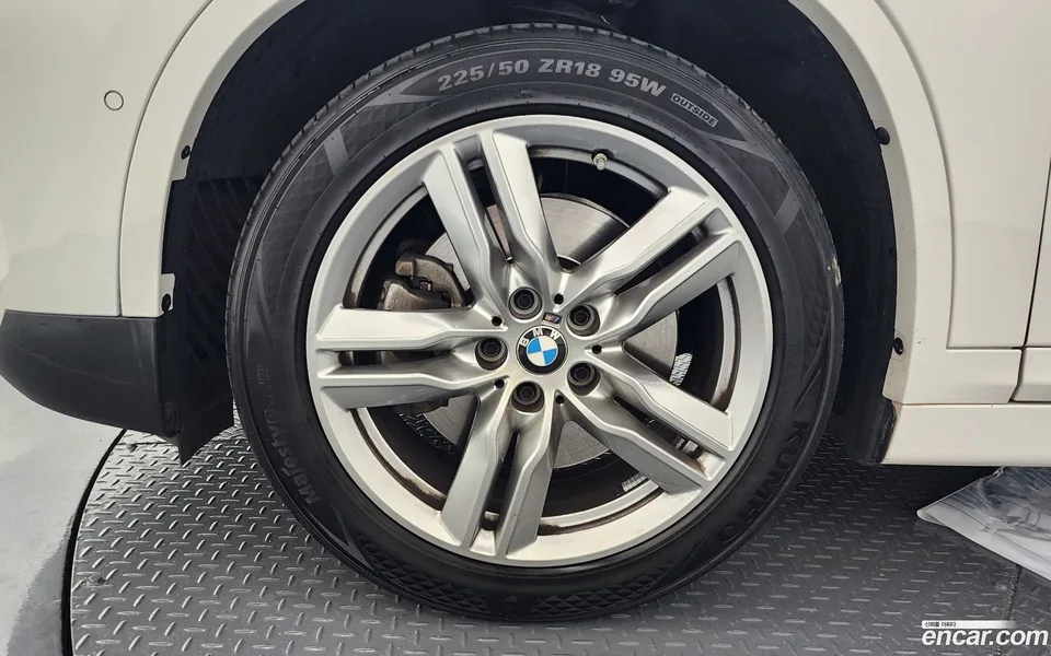 BMW X1 xDrive 20i M 2022 — миниатюра 2