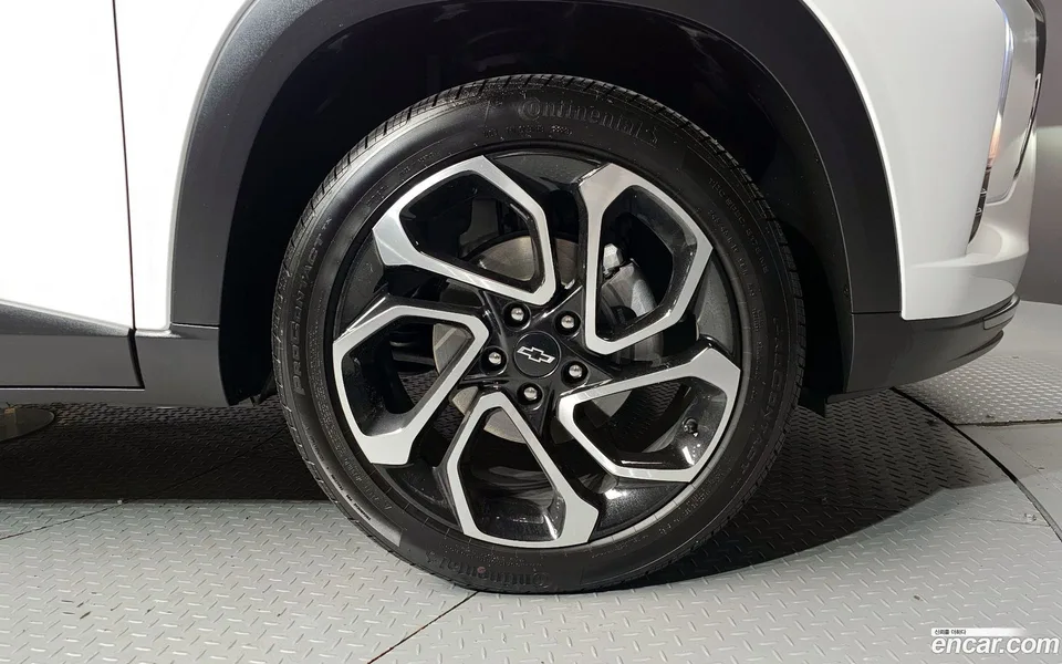 Chevrolet Trax Crossover 1.2 RS 2023 — миниатюра 2
