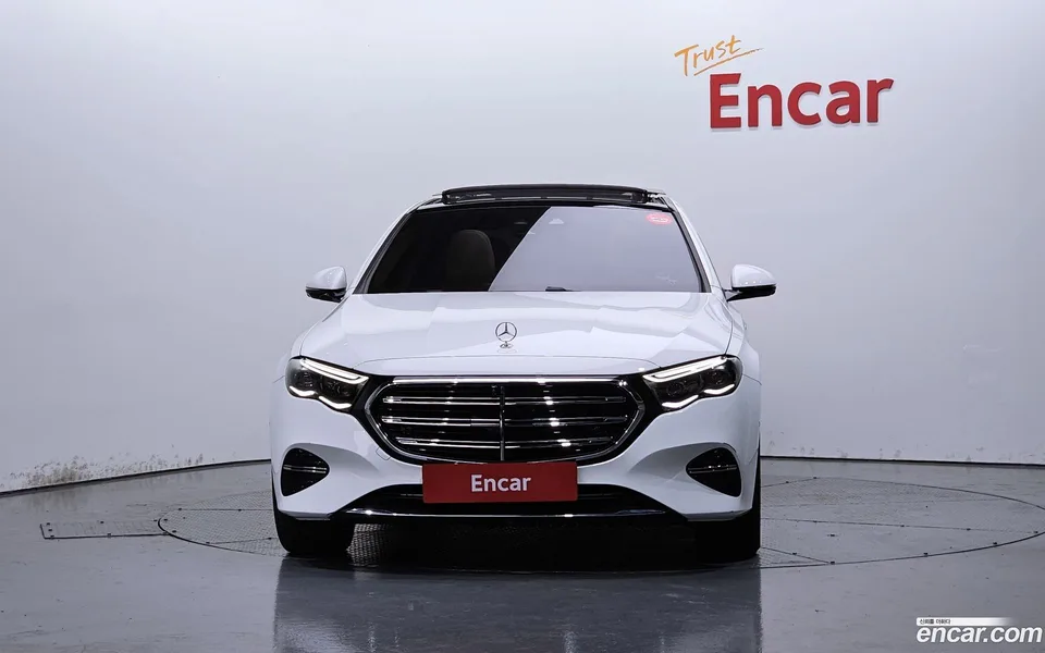 Mercedes-Benz E-Class E300 4MATIC 2024 — миниатюра 3