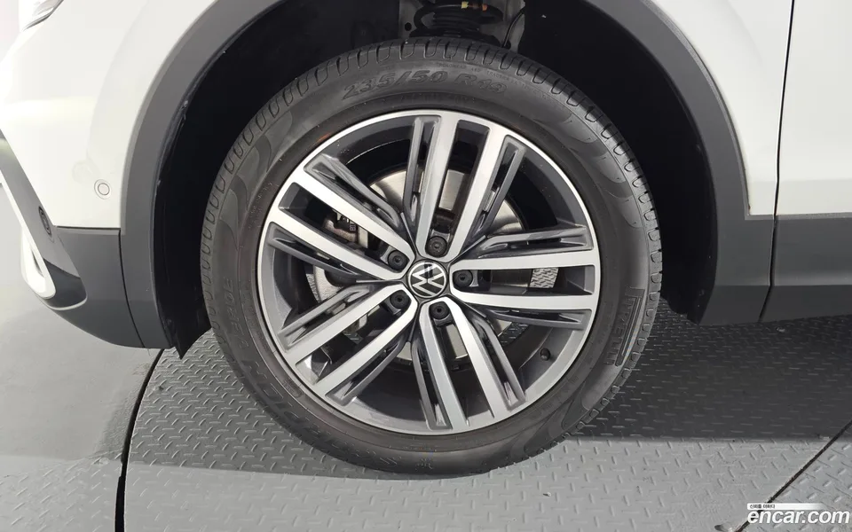 Volkswagen Tiguan Allspace 2.0 TSI 2023 — миниатюра 2