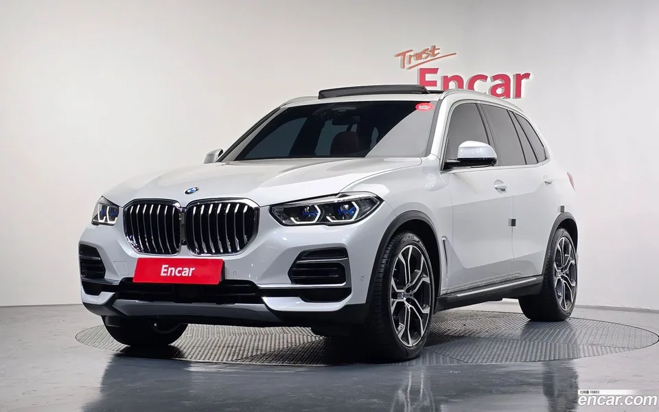 BMW X5 xDrive 40i xLine 2023 — фото 1, купить с доставкой в Москву