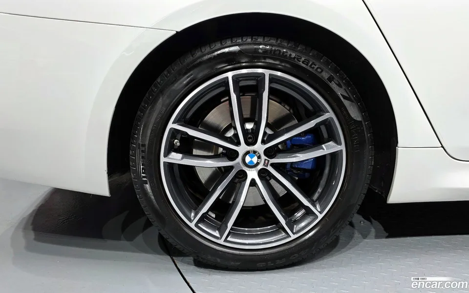 BMW 5 Series 520i M 2022 — миниатюра 2