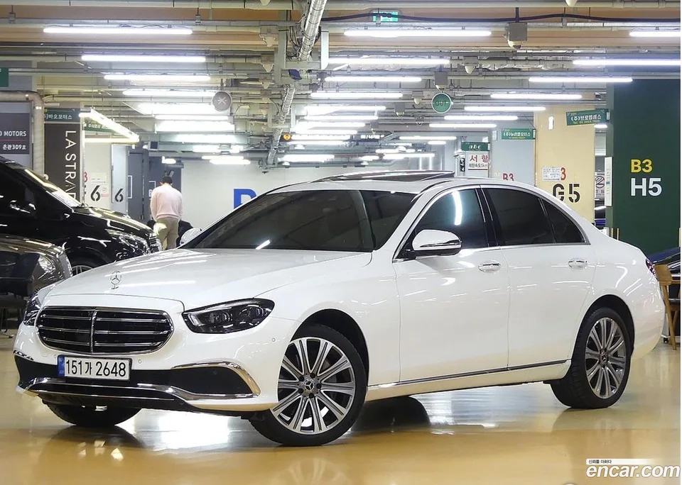 Mercedes-Benz E-Class E350 4MATIC 2023 — фото 1, купить с доставкой в Москву