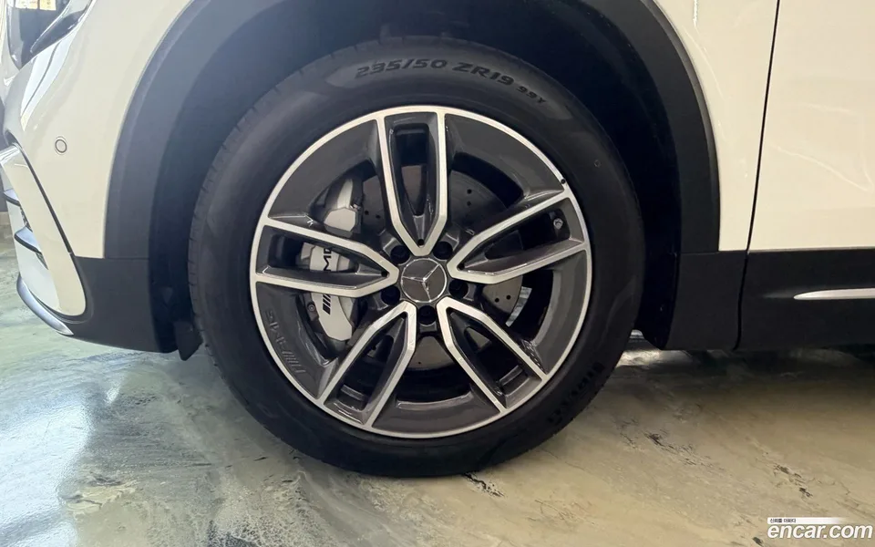Mercedes-Benz GLB-Class AMG GLB35 4MATIC 2025 — миниатюра 4