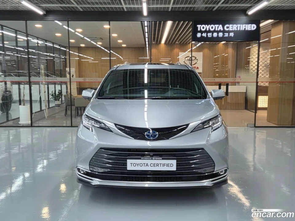 Toyota Sienna 2.5 2WD 2025 — миниатюра 3