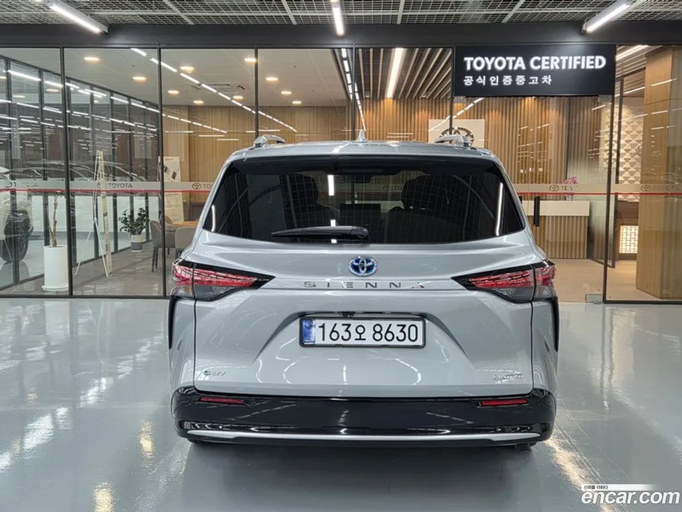Toyota Sienna 2.5 2WD 2025 — миниатюра 4