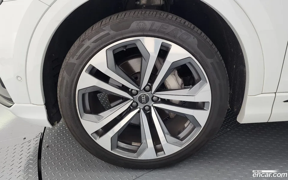Audi Q8 (4M) 55 TFSI 2023 — миниатюра 2