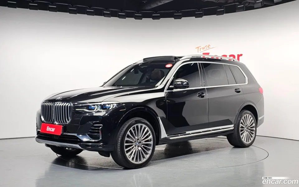BMW X7 xDrive 40d 7 2022 — фото 1, купить с доставкой в Москву