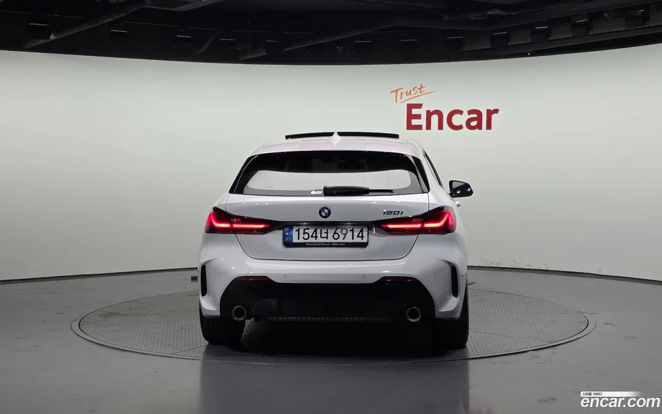 BMW 1 Series 120i M 2023 — миниатюра 4
