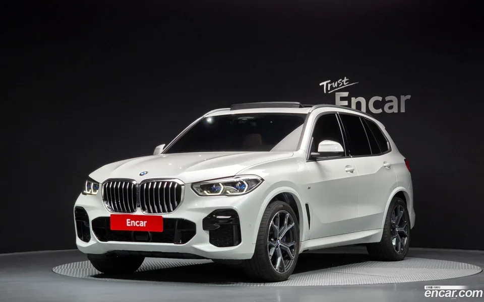BMW X5 xDrive 40i M 2022 — фото 1, купить с доставкой в Москву