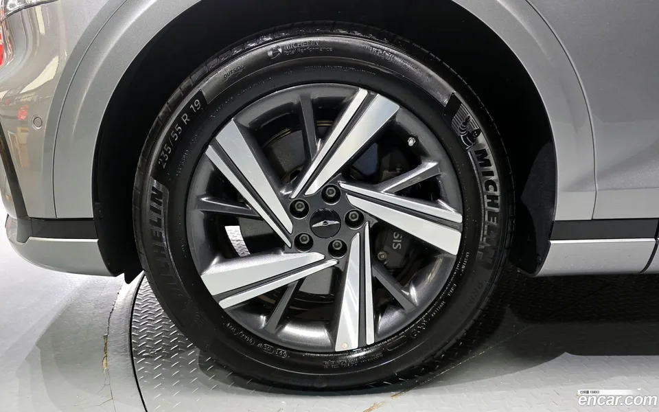 Genesis GV70 2.5T 2WD 2025 — миниатюра 2