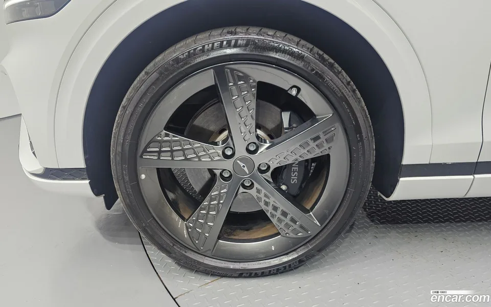 Genesis GV70 2.5T 2WD 2023 — миниатюра 2