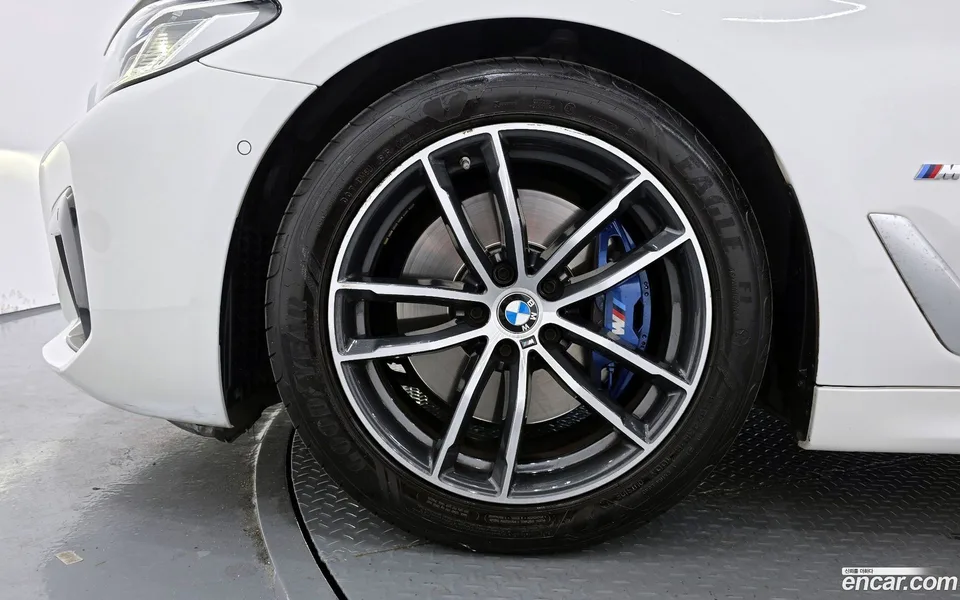 BMW 5 Series 520i M 2022 — миниатюра 5