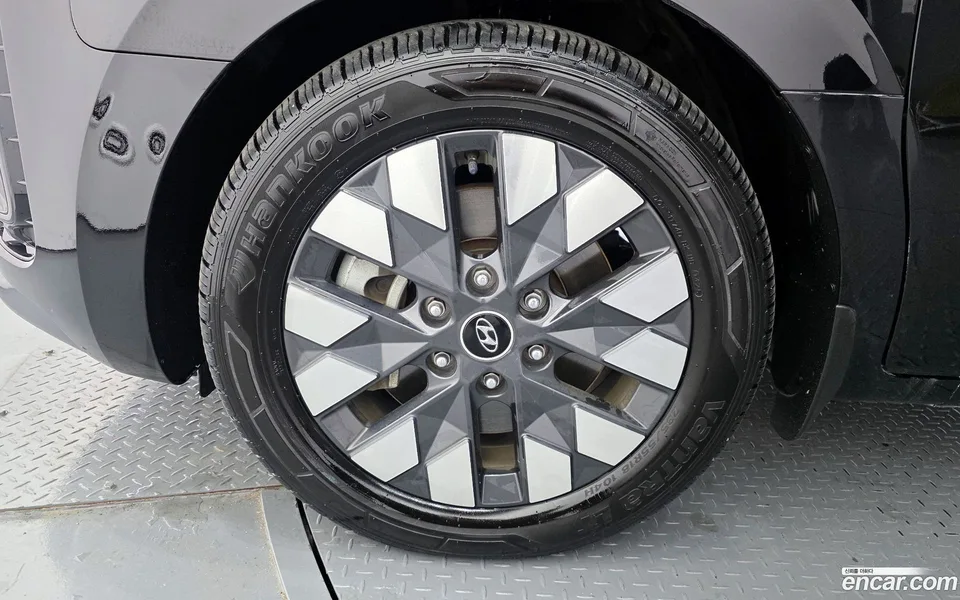 Hyundai Staria 4WD 7 2023 — миниатюра 5